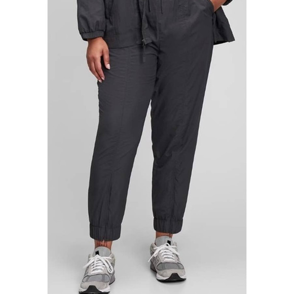 NWT - Gray Gap Fit Joggers. Size Large. MRSP $69.95. Workout, gym, lounging - Picture 2 of 7
